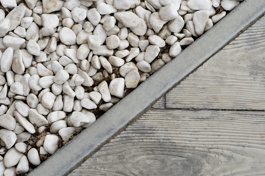 La réalisation d&rsquo;une terrasse en gravier déco : une alternative élégante et écologique